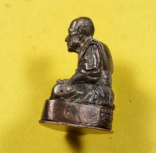  พระรูปหล่อ (( เนื้อนวะโลหะ ใต้ฐานอุดผงมวลสาร 2497 )) หลวงปู่ทวด วัดช้างให้ จ.ปัตตานี พร้อมกล่อง