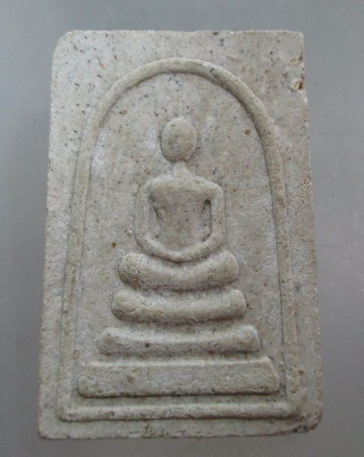 ๒๐  พระสมเด็จไม่ทราบที่ครับ