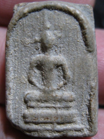 พระพิมพ์เล็บมือ กรุเก่า เนื้้อผง วัดพระยาสุเรนทร์ กรุงเทพฯ มาพร้อมบัตรรับรอง