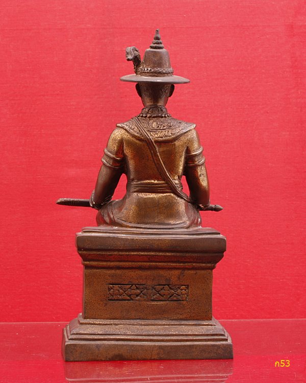 พระบูชาสมเด็จพระเจ้าตากสิน ทรงประทับนั่ง 