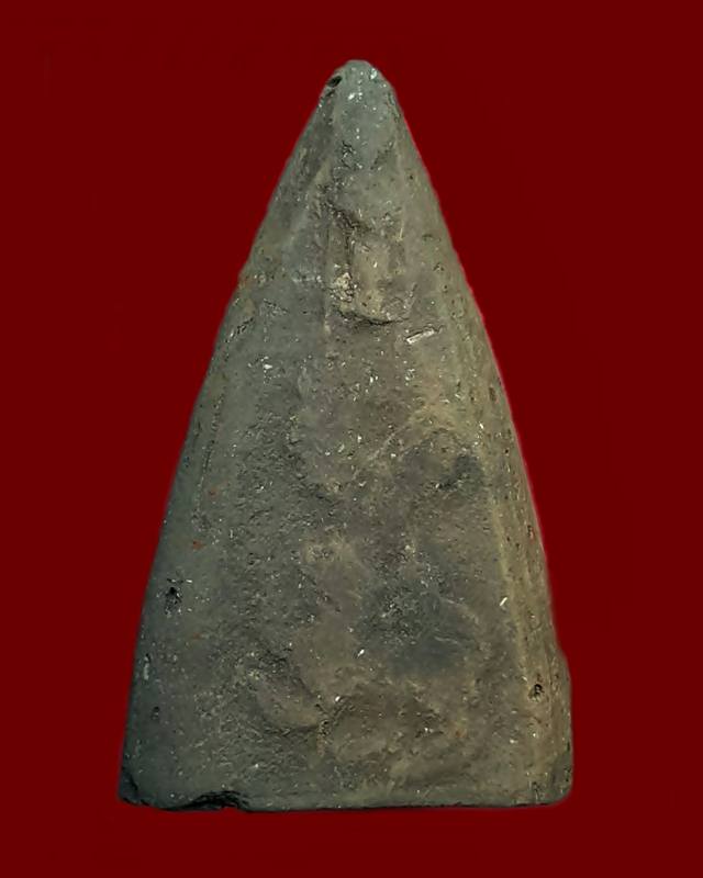 พระสามเหลี่ยมหลังสิงห์ หลวงพ่อยี วัดดงตาดอนทอง