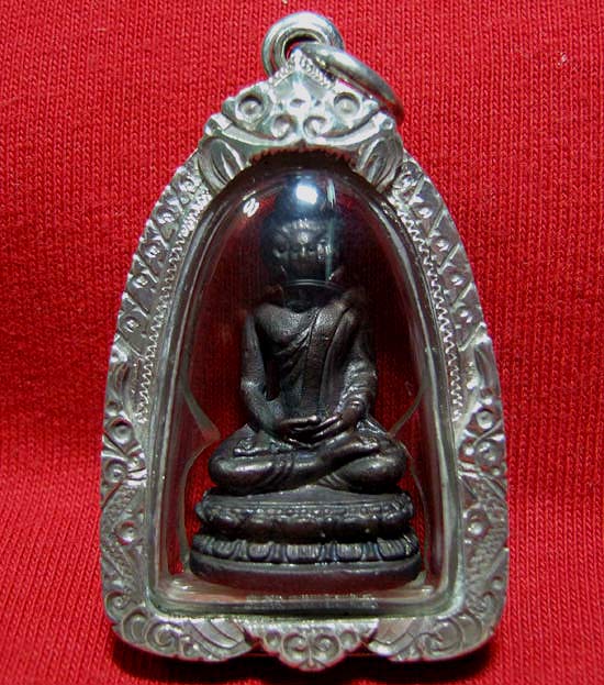 พระเศรษฐี นวะโกฏิ ปี 37 มูลนิธิหลวงปู่ทิม อิสริโก เลี่ยมเงินกันน้ำพร้อมใช้ มีกล่องเดิม ครับ