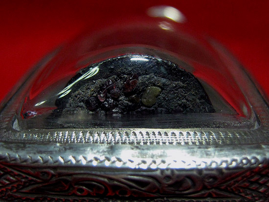 พระเศรษฐี นวะโกฏิ ปี 37 มูลนิธิหลวงปู่ทิม อิสริโก เลี่ยมเงินกันน้ำพร้อมใช้ มีกล่องเดิม ครับ