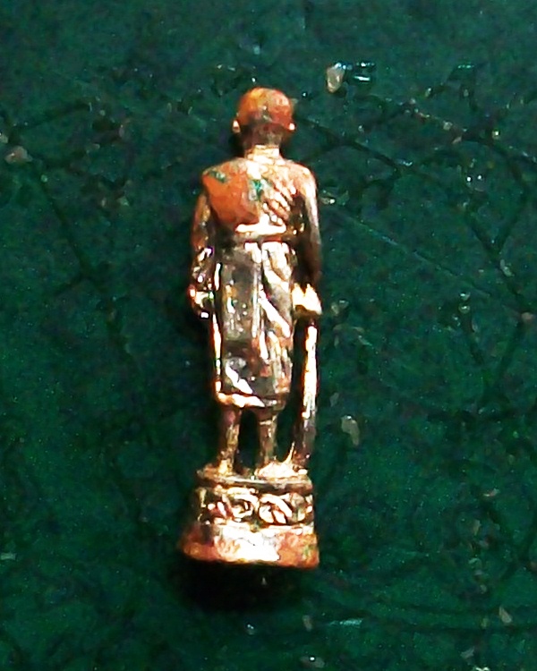 รูปหล่อยืนหลวงพ่อฤาษีลิงดำ