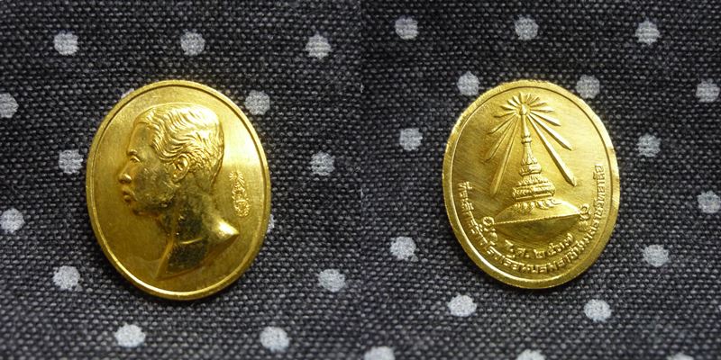 ชุดทองคำ เหรียญ ร.5 วัดบวรนิเวศ วาระสมเด็จพระราชินีครบ 60 พรรษาปี 37 กล่องกำมะหยี (นน.ทอง 7.49 กรัม)