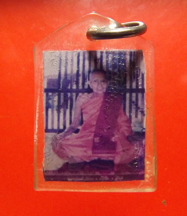 รูปหลวงปู่บุญมี วัดเกาะ จ.สุโขทัย หลังจารยันต์10ตัว