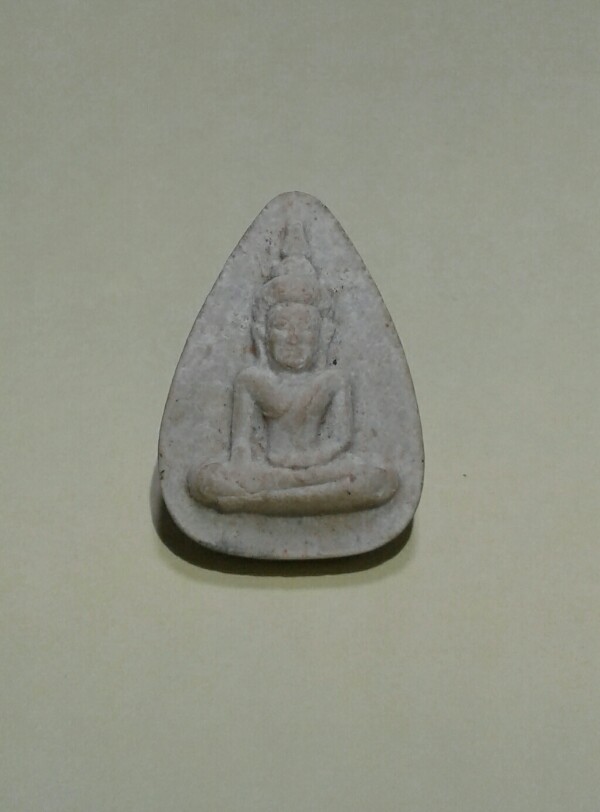 พระผงพิมพ์วัดตะไกร เนื้อผง ปี 2520 หลวงปู่ดู่ พรหมปัญโญ วัดสะแกจ.อยุธยา(พระดีราคาเบาแดงหลักร้อยครับ)