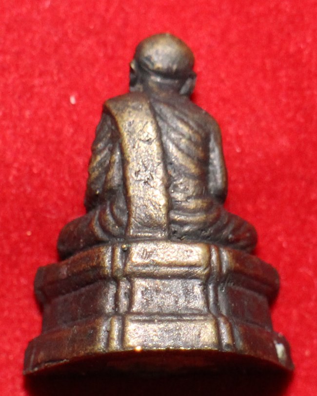 รูปหล่อหลวงปู่ทิม ออกพิธีวางศิลาฤกษ์ รูปเหมือนหลวงปู่ ครับ