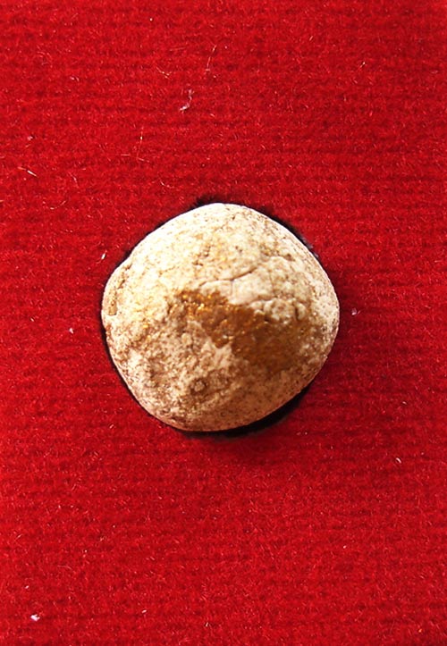 ลูกอมผสมผงพรายกุมาร หลวงปู่ทิม วัดสำนักขาม ครับ 