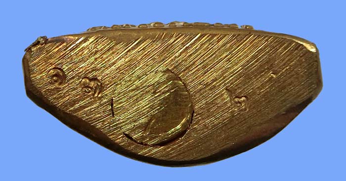 รูปเหมือนปั๊มอุดกริ่งรุ่นแรกหลวงปู่เร่ง วัดดงแขวน เนื้อทองเหลืองเป็นรูปเหมือนปั๊มรุ่นแรกที่อุดกริ่ง