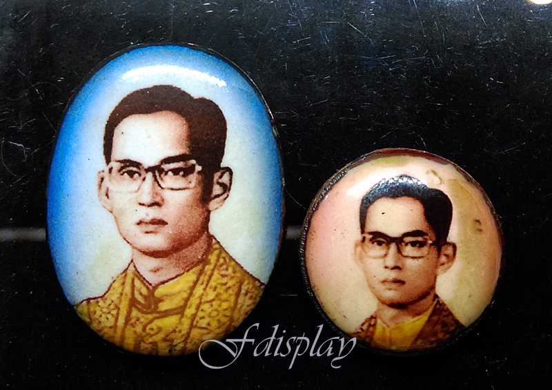 ล็อกเก็ตรัชกาลที่ 9 วัดไผ่ล้อม จังหวัดระยอง 2เหรียญ โดยมีหลวงปู่ทิม วัดะหารไร่ เป็นประทานจุดเทียนชัย