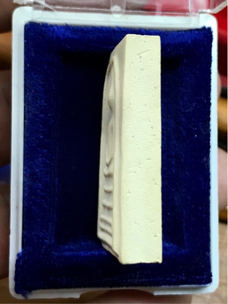 พระสมเด็จวัดใหม่อมตรส (วัดบางขุนพรหม) กรุงเทพ พิมพ์เส้นด้าย ปี 2539