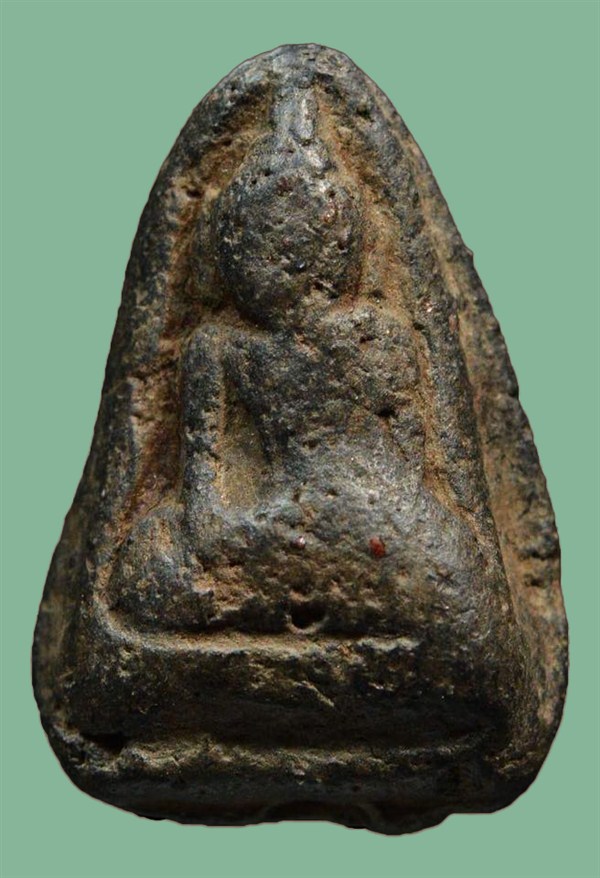 พระพิมพ์หน้าครุฑ..เนื้อออกดำ..กรุวัดตะไกร อยุธยา