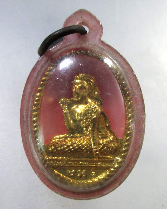 ๒๐ นางกวักเลี่ยมพลาสติก