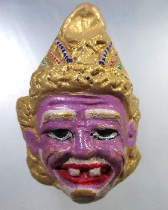 ๒๐ เศียรพ่อแก่ ลงสี