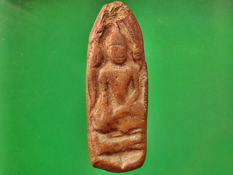 พระขุนแผน พิมพ์แตงกวาผ่าซีก กรุวัดพระรูป (มีซ่อม)