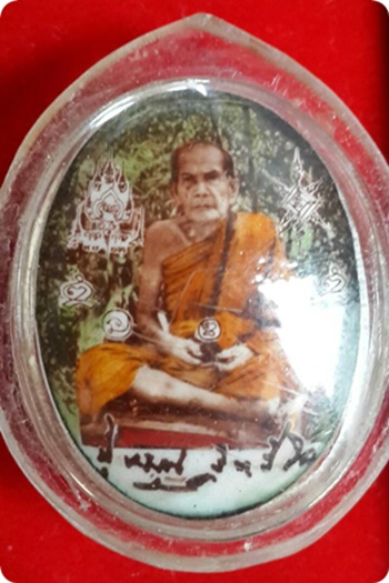 ล็อกเก็ตรูปเหมือน หลวงปู่หมุน รุ่นเสาร์ ๕ บูชาครู หมายเลข 874 มีกล่องเดิมแต่กำมะยี่ในกล่องหายครับ