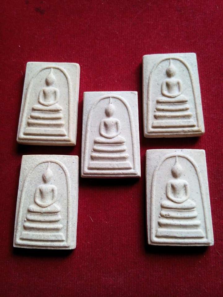 เคาะเดียว สมเด็จวัดระฆังรุ่น๑๒๒ปี 5องค์ 700บ.เคาะเดียวค่ะชุดที่ 2