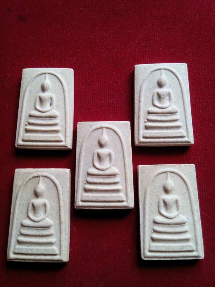 เคาะเดียว สมเด็จวัดระฆังรุ่น๑๒๒ปี 5องค์ 700บ.เคาะเดียวค่ะชุดที่ 1