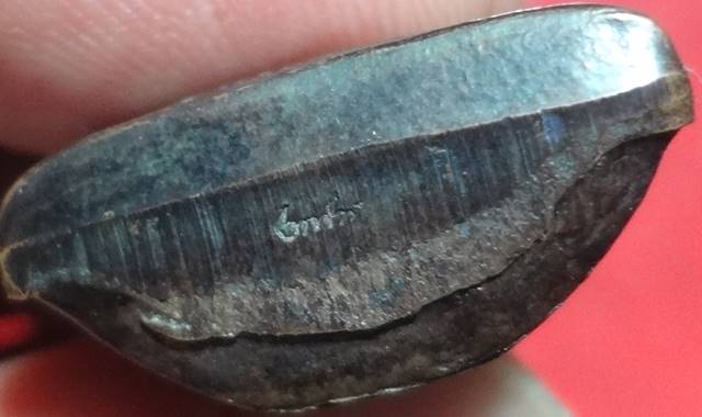 รูปเหมือนปั้มก้นลายเซ็นรุ่นแรก รุ่นมหาลาภ69 เนื้อ นวโลหะ หลวงพ่อสวัสดิ์ โอภาโส จ.ลพบุรี