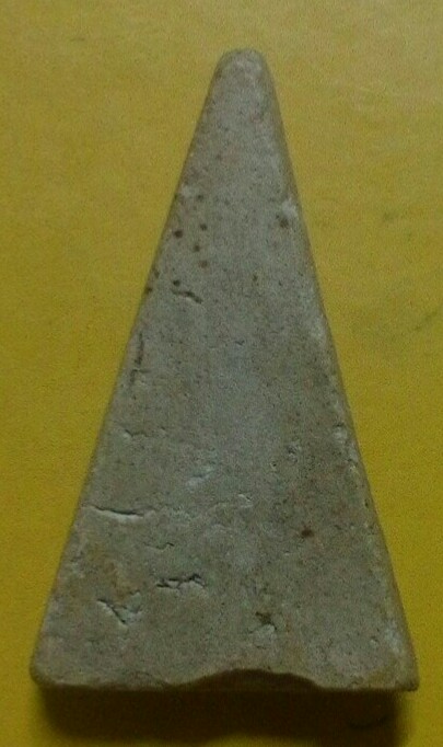 พระนางพญาเนื้อผง เนื้อสวย สีขาวอมเหลือง ไม่ทราบที่