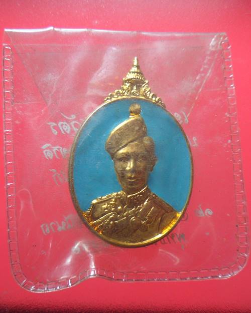 เข็มกลัดที่ระลึก สมเด็จพระราชินี พ.ศ.2546 เหรียญที่8
