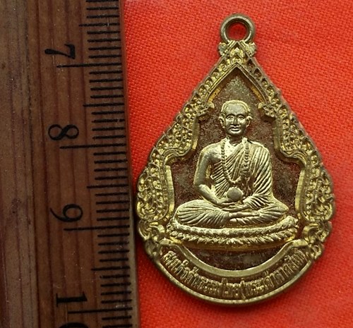 เริ่ม 10 บาท กับ เหรียญสมเด็จต้นธรรมไทย(พระเจ้าตากสิน) หลัง หลวงพ่อเฮง  .…CF252