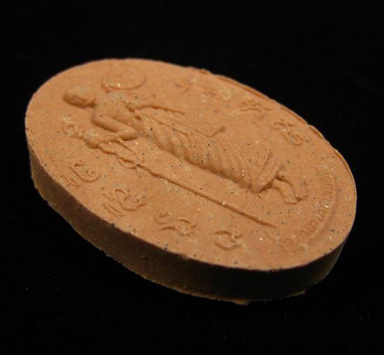 พระสิวลีหลังพระแม่ธรณีบีบมวยผม เนื้อผงชมภูนุช หลวงปู่หมุน ฐิตสีโล 2542 #1 