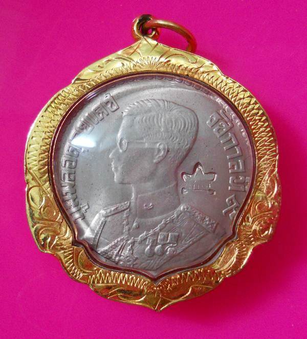 เหรียญขวัญถุงปี2500 ตอกโค้ตศาลาเดิมๆ เลี่ยมทองพร้อมใช้ครับ  