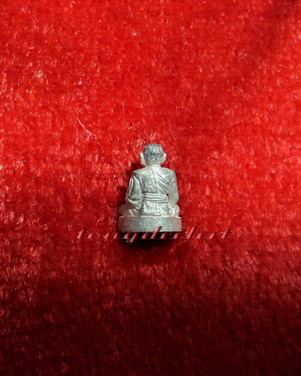 รูปหล่อจิ๋วหลวงพ่อเปิ่น วัดบางพระ จ.นครปฐม เนื้อเงิน ปี 2538 รุ่นอณูทิพย์ สวยมากค่ะ