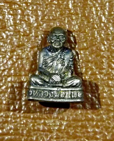 รูปหล่อหลวงพ่อแพ วัดพิกุลทอง