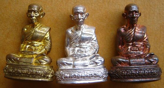 3องค์ 3เนื้อ เงิน ทองแดง ทองเหลือง รูปเหมือนหลวงพ่อรวย วัดตะโก จ อยุธยา ปี2554 มีโค้ด+หมายเลข+กล่อง
