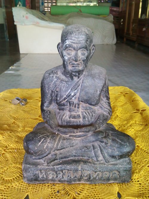 หลวงปู่ทวดเนื้อว่าน 7 นิ้ว ยันต์ใต้ฐาน