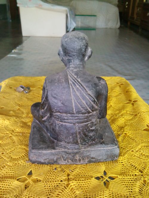 หลวงปู่ทวดเนื้อว่าน 7 นิ้ว ยันต์ใต้ฐาน