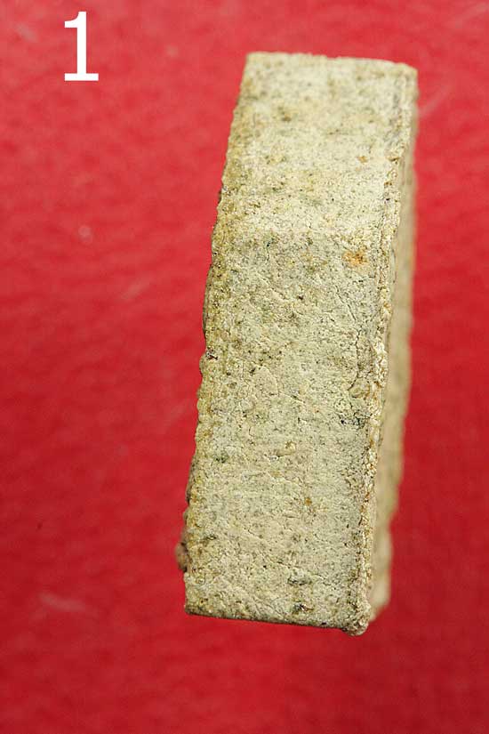 พระขุนแผนมหาปราบ เนื้อกระยาสารท โรยผงตะไบฯ เคาะเดียวแดง 