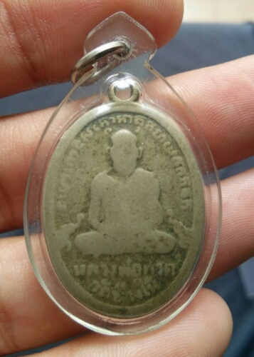 หลวงปู่ทวด. หลังหลวงปู่ทิม  รุ่นสี่. วัดช้างไห้. สภาพใช้  เลี่ยมกันน้ำ