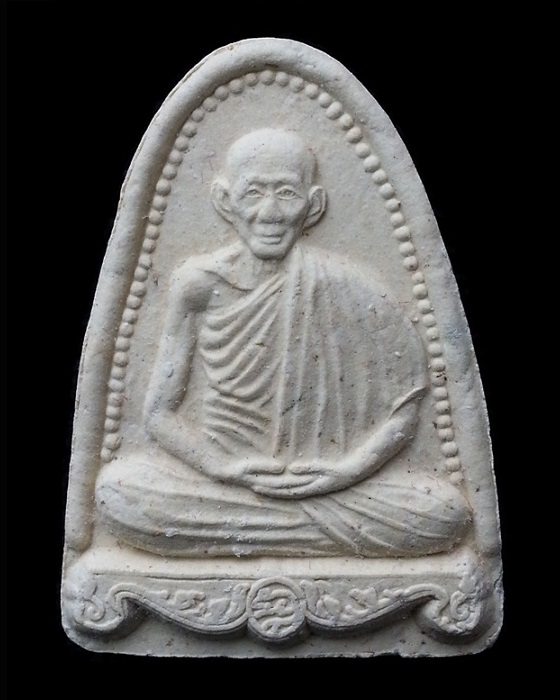 พระเนื้อผงรูปเหมือน หลวงพ่อเกษม เขมโก สุสานไตรลักษณ์ จ.ลำปาง พร้อมกล่องเดิม