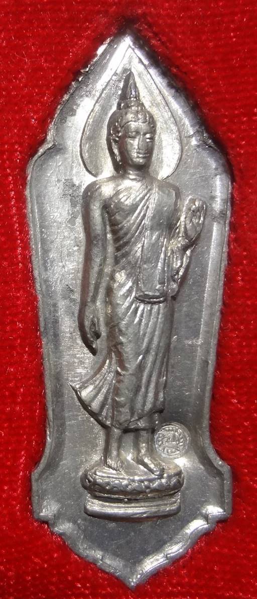 พระลีลา25ศตวรรษ กรุวัดป่าประดู่ จ.ระยองหลวงปู่ทิมวัดระหารไร่ปลุกเสก