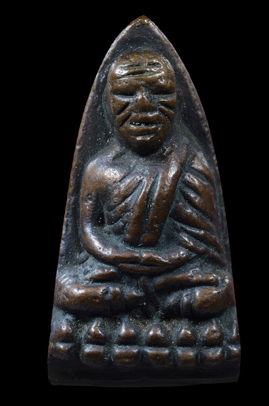 พระหลวงพ่อทวด วัดช้างให้ พิมพ์เตารีดเล็ก หน้าอาปาเช่ แข้งขีด ปี2505 