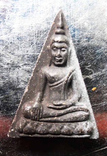 พระนางพญาหลวงปู่มหาโส กัสโป วัดคำแคนเหนือ มีเส้นเกศา สวยๆครับ