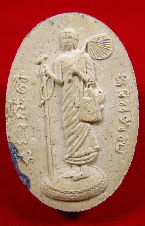 พระสิวลีหลังพระแม่ธรณีบีบมวยผมเนื้อขาว (พิมพ์ใหญ่) หลวงปู่หมุน ฐิตสีโล 2542