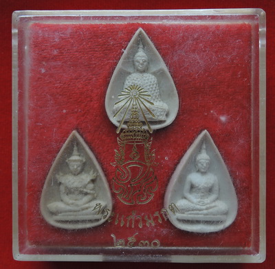 พระแก้วมรกต สามฤดู หลัง ตราภปร. ปี 2530 พิธีใหญ่ พร้อมกล่องเดิม หายาก