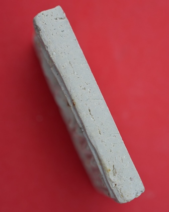 พระสมเด็จบางขุนพรหม รุ่นอุดมมงคล พิมพ์เส้นด้าย B ออกปี 2543  คัดพิเศษโรยผงเยอะ