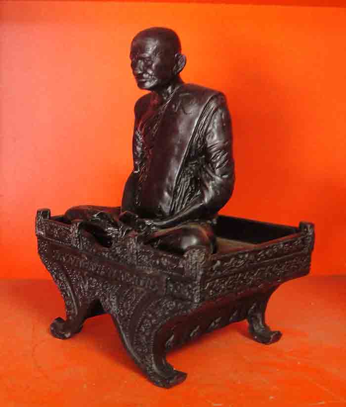 ***พระบูชาหลวงพ่อเงิน วัดบางคลาน เนื้อทองเหลืองรมดำ( 2 ถอด )