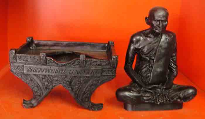 ***พระบูชาหลวงพ่อเงิน วัดบางคลาน เนื้อทองเหลืองรมดำ( 2 ถอด )