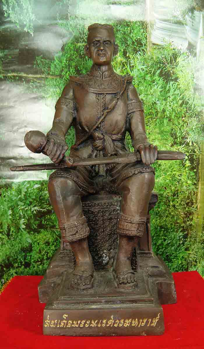 สมเด็จพระนเรศวรมหาราช ประทับนั่งหลั่งทักษิโณทก รูปหล่อบูชาสภาพสวยสมบูรณ์ ผิวหิ้งเดิม ๆ ขนาดบูชา หน้า