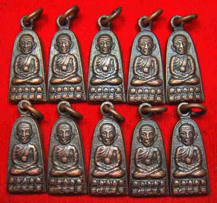 (((วัดใจเคาะเดียวแดง))) หลวงปู่ทวด วัดช้างไห้ ทะเลซุงพิมพ์เล็กบัวห้า ทองแดงรมดำ ปี 08 ยกชุด10 องค์สว
