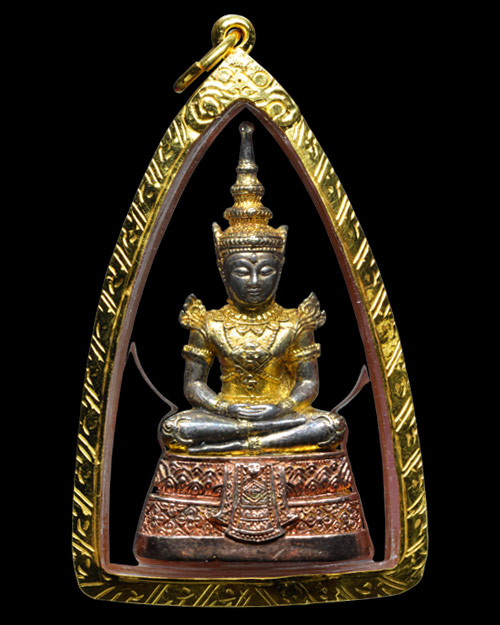 พระแก้วมรกต กรมสรรพสามิต ครบ64ปี วัดพระศรีรัตนศาสดาราม2539 เนื้อเงิน3กษัตริย์ เลข83454+เลี่ยมทอง
