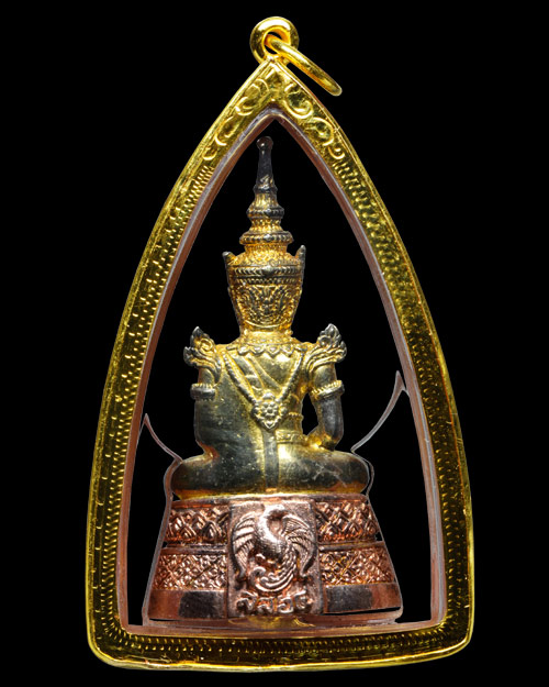 พระแก้วมรกต กรมสรรพสามิต ครบ64ปี วัดพระศรีรัตนศาสดาราม2539 เนื้อเงิน3กษัตริย์ เลข83454+เลี่ยมทอง