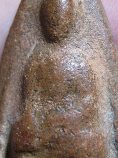 พระสรรค์นั่งไหล่ตรง พิมพ์เล็ก กรุท้ายย่าน เนื้อดิน จ.ชัยนาท มาพร้อมบัตรรับรองความแท้